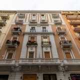Ma anche dei ristoranti �Ceralacca� e �Perbacco� situati al piano terra di un eclettico palazzo bianco e rosa realizzato da Vincenzo Danisi nel 1928